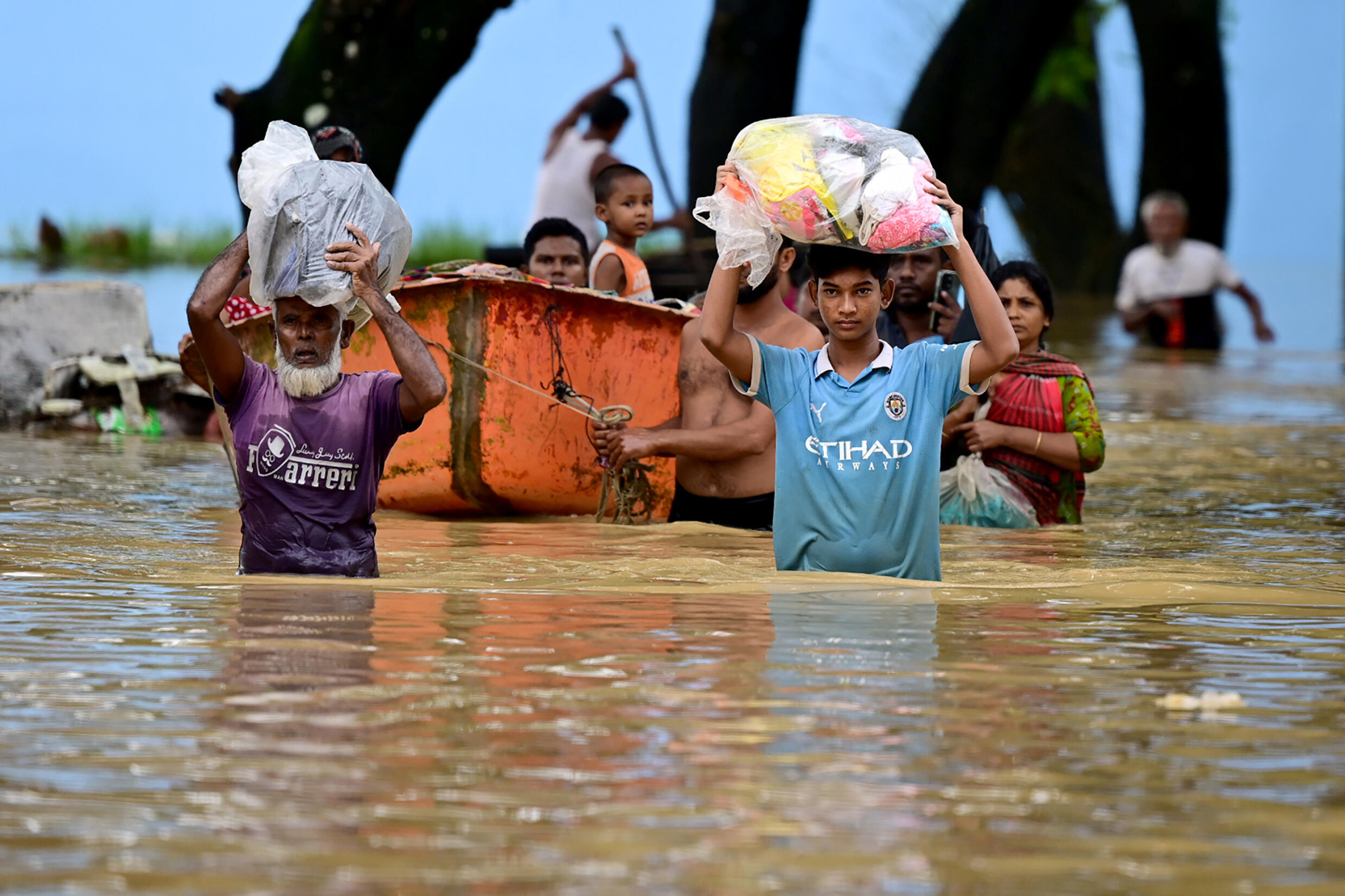 বন্যার্ত পুনর্বাসন কাজে সিজেডএমের সাথে থাকুন image